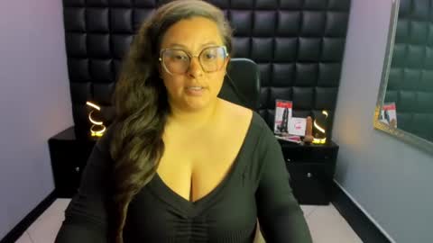 sara_thonson_ online show from 06-30-26, 09:49
