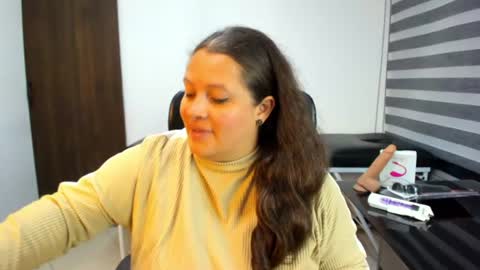 sara_thonson_ online show from 08-05-26, 04:04