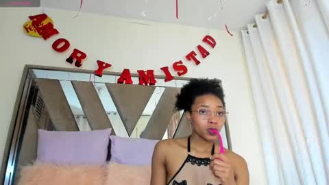 Snapshot of sara_williams01 chatting on 09-25-25, 01:37 SARA 730 A 200 PM online show from 09-25-25, 01:37