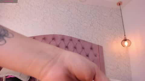 Sara  online show from 04-05-26, 06:49