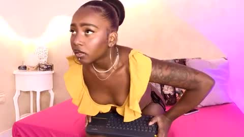 saraaguzman online show from 10-10-25, 07:57