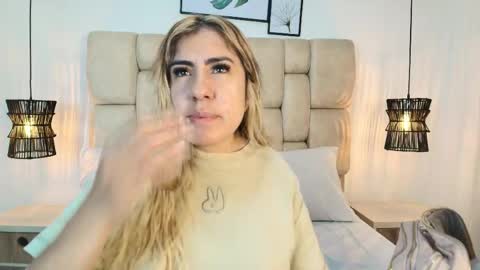 sarablonde_t online show from 05-25-26, 11:00
