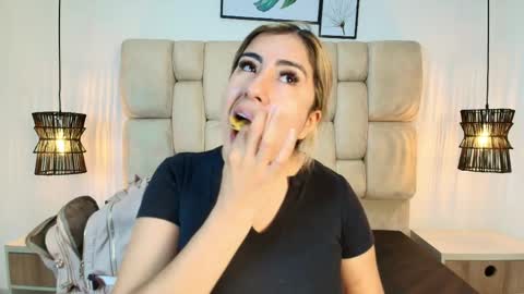 sarablonde_t online show from 06-07-26, 04:11
