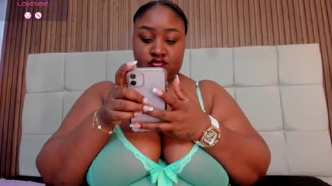 Snapshot of saraby_blandon chatting on 09-14-25, 11:20 online show from 09-14-25, 11:20