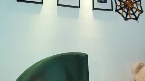 Sara online show from 12-15-25, 05:01