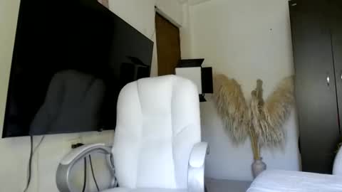 Snapshot of saragoddesshot chatting on 03-05-25, 08:53 CALL ME LOVE SARITA online show from 03-05-25, 08:53