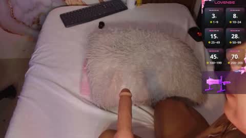 Snapshot of sarah_babe_ chatting on 10-17-25, 02:19 Sarah online show from 10-17-25, 02:19