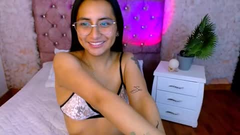 sarah_bubbles online show from 12-04-25, 01:42