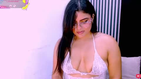 Snapshot of sarah_cream chatting on 09-19-25, 10:32 Sarah online show from 09-19-25, 10:32