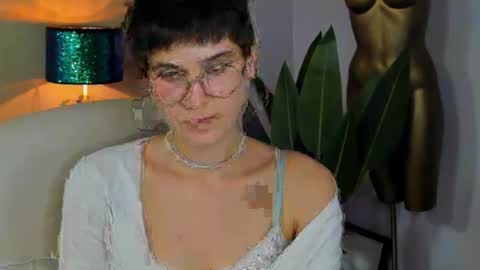 Snapshot of sarah_desire01 chatting on 10-02-25, 02:46 Sarah online show from 10-02-25, 02:46