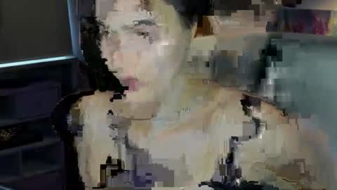 Snapshot of sarah_desire01 chatting on 10-12-25, 08:46 Sarah online show from 10-12-25, 08:46