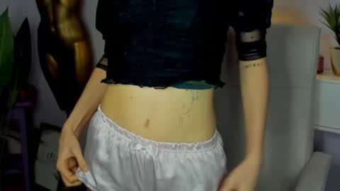 Snapshot of sarah_desire01 chatting on 11-09-25, 10:46 Sarah online show from 11-09-25, 10:46