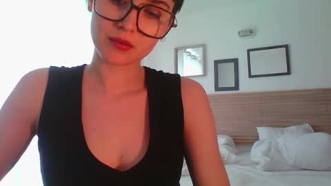 Snapshot of sarah_desire01 chatting on 02-15-26, 03:09 Sarah online show from 02-15-26, 03:09
