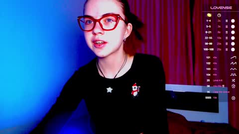Snapshot of sarah_hs chatting on 12-19-24, 01:51 Sarah online show from 12-19-24, 01:51