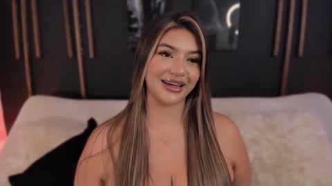 Snapshot of sarah_jacobbs chatting on 02-05-25, 02:26 online show from 02-05-25, 02:26