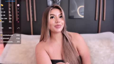 Snapshot of sarah_jacobbs chatting on 02-13-25, 06:48 online show from 02-13-25, 06:48