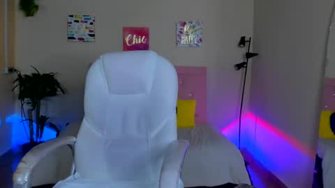 Sarah Ramirez online show from 12-19-24, 05:07