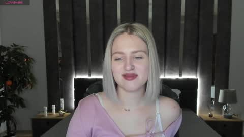 Snapshot of sarah_soul chatting on 12-11-24, 01:26 Sarah online show from 12-11-24, 01:26