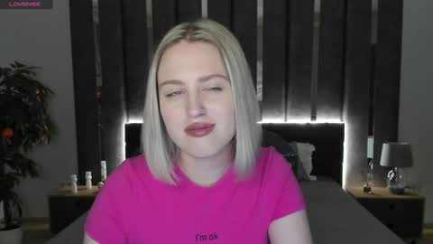 Snapshot of sarah_soul chatting on 12-12-24, 01:10 Sarah online show from 12-12-24, 01:10