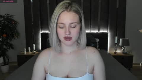Snapshot of sarah_soul chatting on 12-13-24, 07:15 Sarah online show from 12-13-24, 07:15