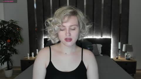 Snapshot of sarah_soul chatting on 12-16-24, 04:02 Sarah online show from 12-16-24, 04:02
