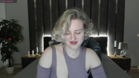 Snapshot of sarah_soul chatting on 12-17-24, 01:07 Sarah online show from 12-17-24, 01:07