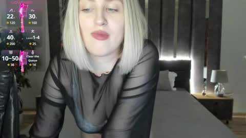 Snapshot of sarah_soul chatting on 12-18-24, 01:15 Sarah online show from 12-18-24, 01:15