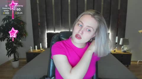 Snapshot of sarah_soul chatting on 12-22-24, 01:01 Sarah online show from 12-22-24, 01:01