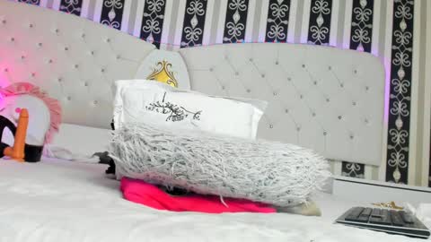 Sarah online show from 03-11-25, 02:43