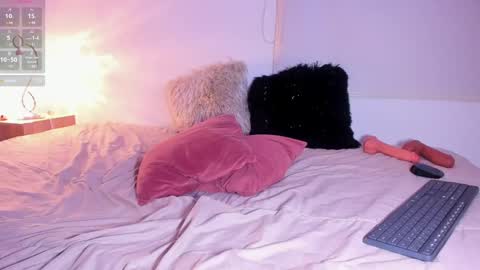 Snapshot of sarahbrooks_ chatting on 02-07-25, 03:01 Sarah and Erik online show from 02-07-25, 03:01