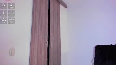 Snapshot of sarahbrooks_ chatting on 11-22-25, 11:15 Sarah and Erik online show from 11-22-25, 11:15