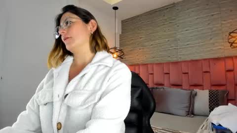 Sarah Deyvis online show from 10-14-25, 08:20