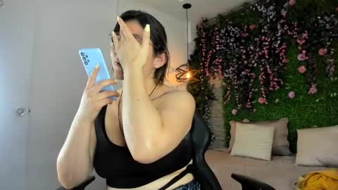 Sarah Deyvis online show from 12-16-25, 03:17