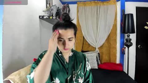 Snapshot of sarahjey chatting on 10-17-25, 06:27 SARAHJEY online show from 10-17-25, 06:27