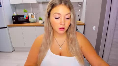 Sarah online show from 10-11-25, 01:42