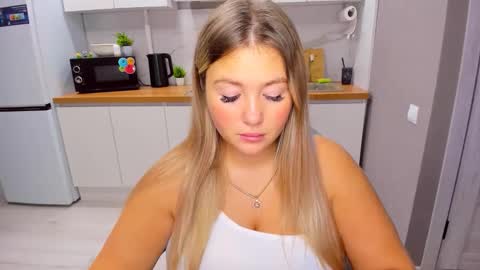 Sarah online show from 10-19-25, 03:12