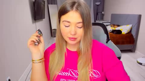 Sarah online show from 02-04-26, 02:45