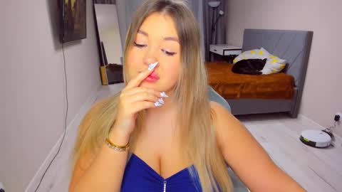 Sarah online show from 02-09-26, 02:43