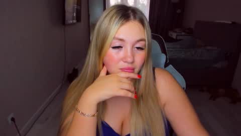 Snapshot of sarahmils chatting on 06-26-26, 04:44 Sarah online show from 06-26-26, 04:44