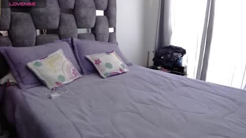 Lia online show from 10-26-25, 06:14