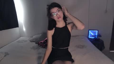 Sarah  online show from 10-31-25, 01:45