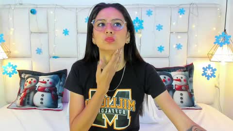 Snapshot of sarahsophia_ chatting on 12-25-24, 11:11 SARAH online show from 12-25-24, 11:11