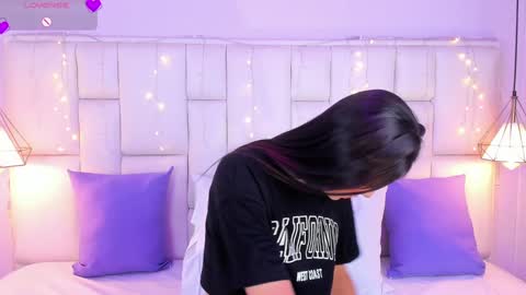 Snapshot of sarahsophia_ chatting on 01-08-25, 11:54 SARAH online show from 01-08-25, 11:54