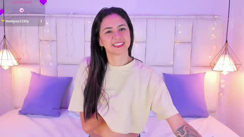 Snapshot of sarahsophia_ chatting on 01-16-25, 11:37 SARAH online show from 01-16-25, 11:37
