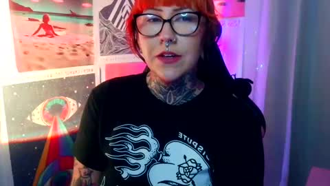 Snapshot of saraht666 chatting on 10-04-25, 05:16 Sarah T online show from 10-04-25, 05:16