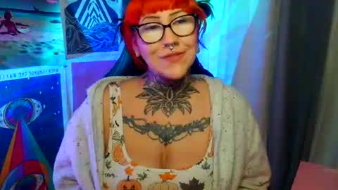 Snapshot of saraht666 chatting on 11-02-25, 06:38 Sarah T online show from 11-02-25, 06:38