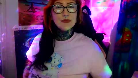 Snapshot of saraht666 chatting on 02-21-26, 06:36 Sarah T online show from 02-21-26, 06:36