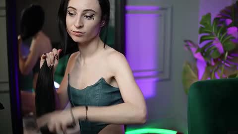 Snapshot of saraiangel chatting on 12-18-25, 09:10 Sarai online show from 12-18-25, 09:10