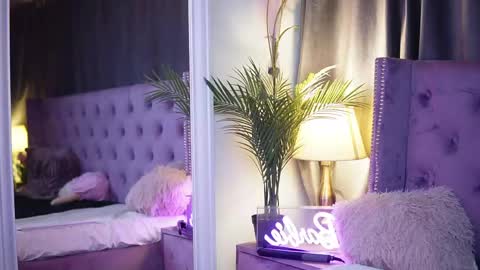 Snapshot of saraiangel chatting on 05-19-26, 01:56 Sarai online show from 05-19-26, 01:56
