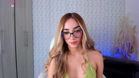 Sara jones   online show from 11-25-25, 04:40
